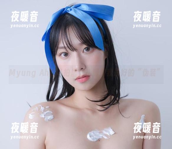 Myung Ah Myung Ah的私拍里,礼服是我最好的“伪装”